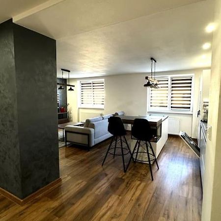 Modern Apartment In City Centre Банска-Бистрица Экстерьер фото