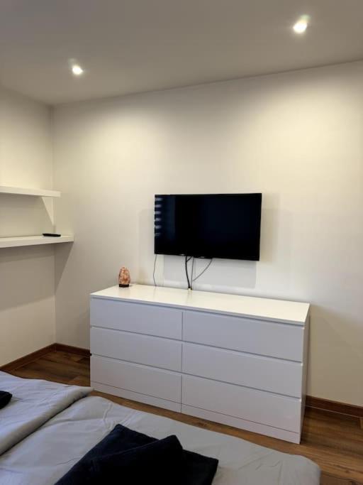 Modern Apartment In City Centre Банска-Бистрица Экстерьер фото