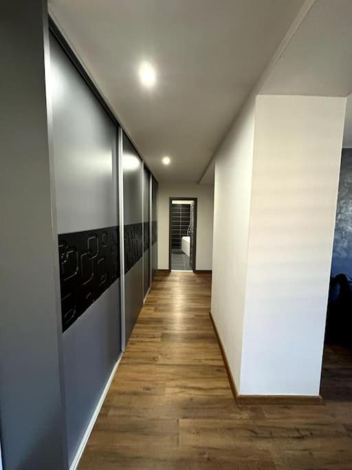 Modern Apartment In City Centre Банска-Бистрица Экстерьер фото