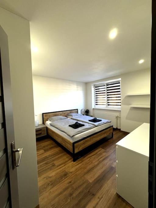 Modern Apartment In City Centre Банска-Бистрица Экстерьер фото